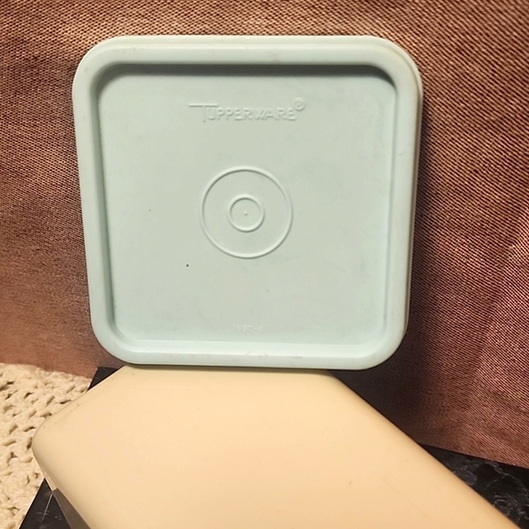 SALE! Tupperware Cheese Block Keeper - Picture 2 of 4
